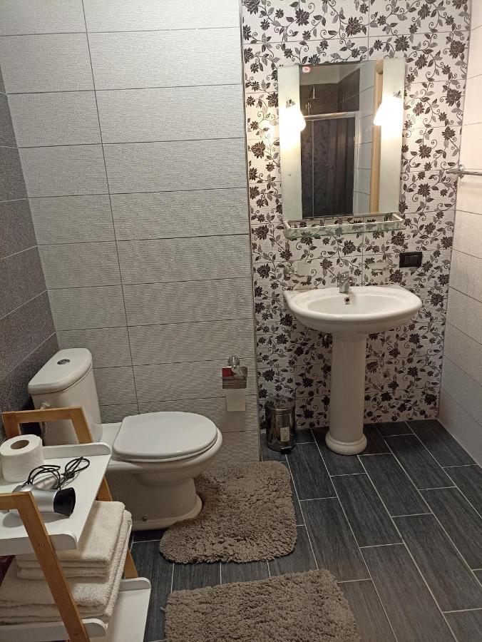 Cinco 33 Kufrujeme.cz Appartamento Durrës